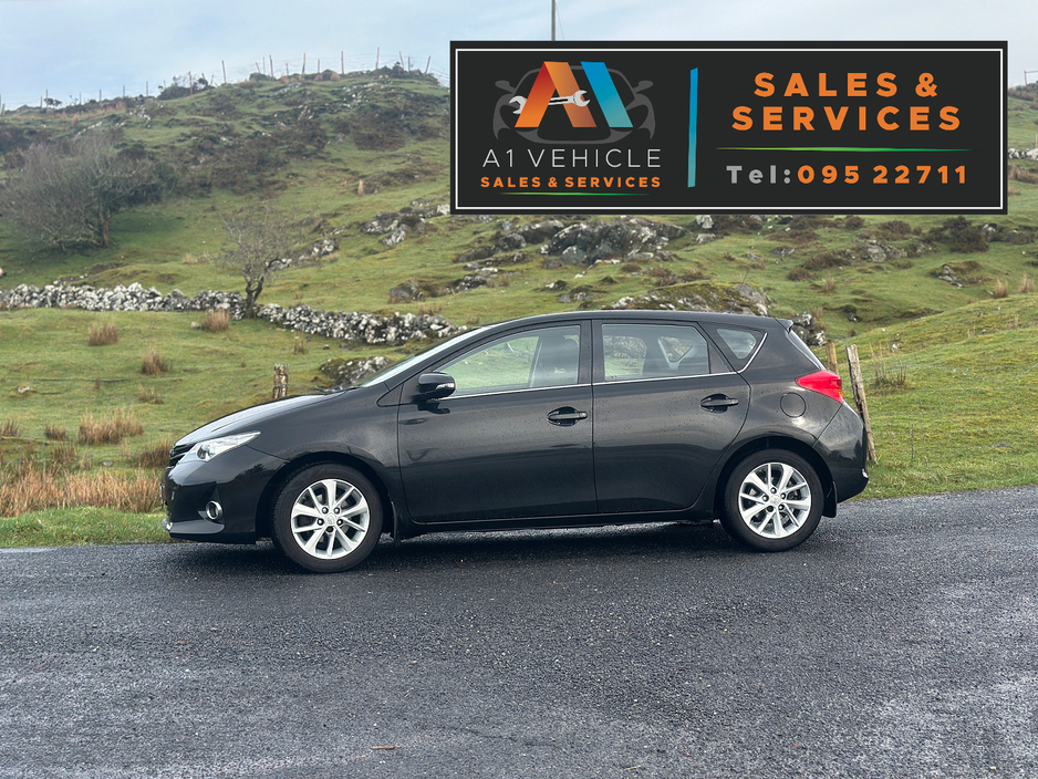 2015 Toyota Auris - image 7