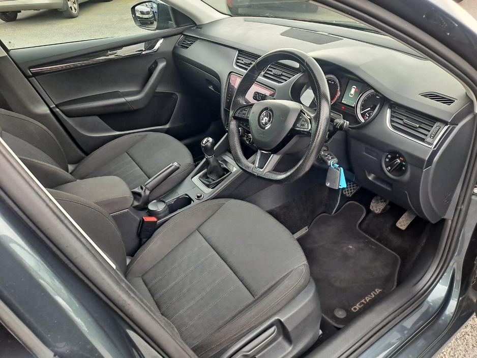 2020 Skoda Octavia - image 12
