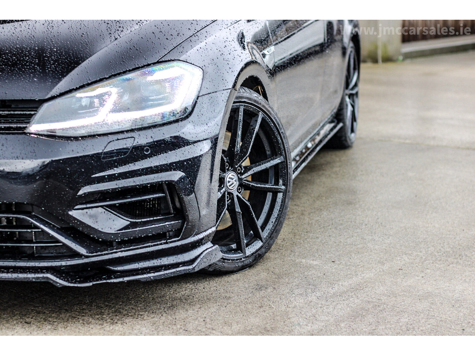 2019 Volkswagen Golf - image 2