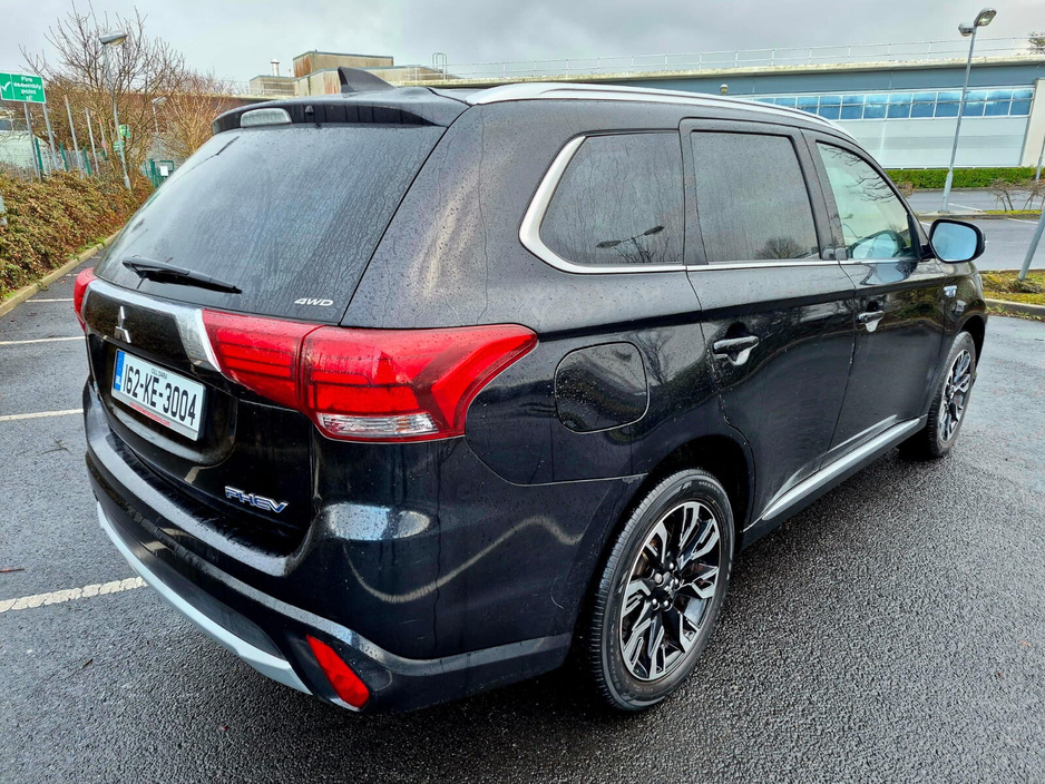2016 Mitsubishi Outlander PHEV 2.0L MIVEC 4WD 5-Seater Instyle €13,999