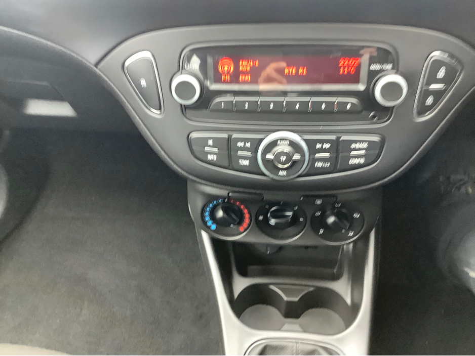 2016 Opel Corsa - image 2