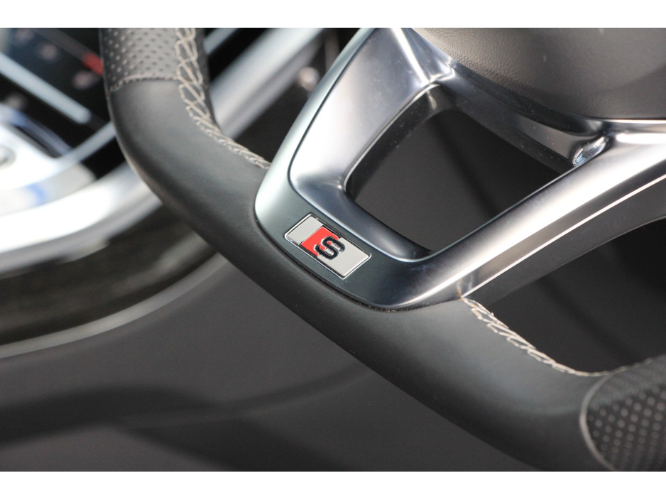 2023 Audi Q8 - image 9