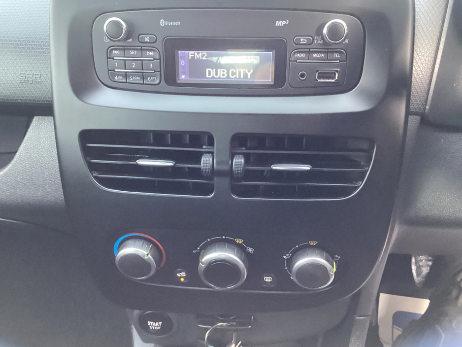 2016 Renault Clio IV Expression 1.2 4DR €8,750