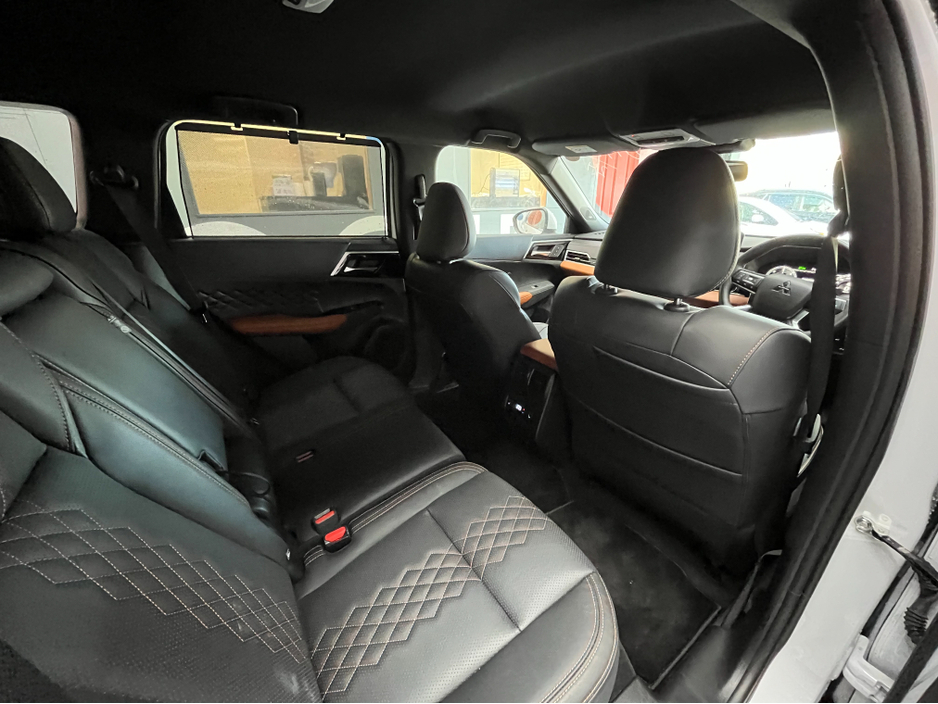2024 Mitsubishi Outlander - image 19