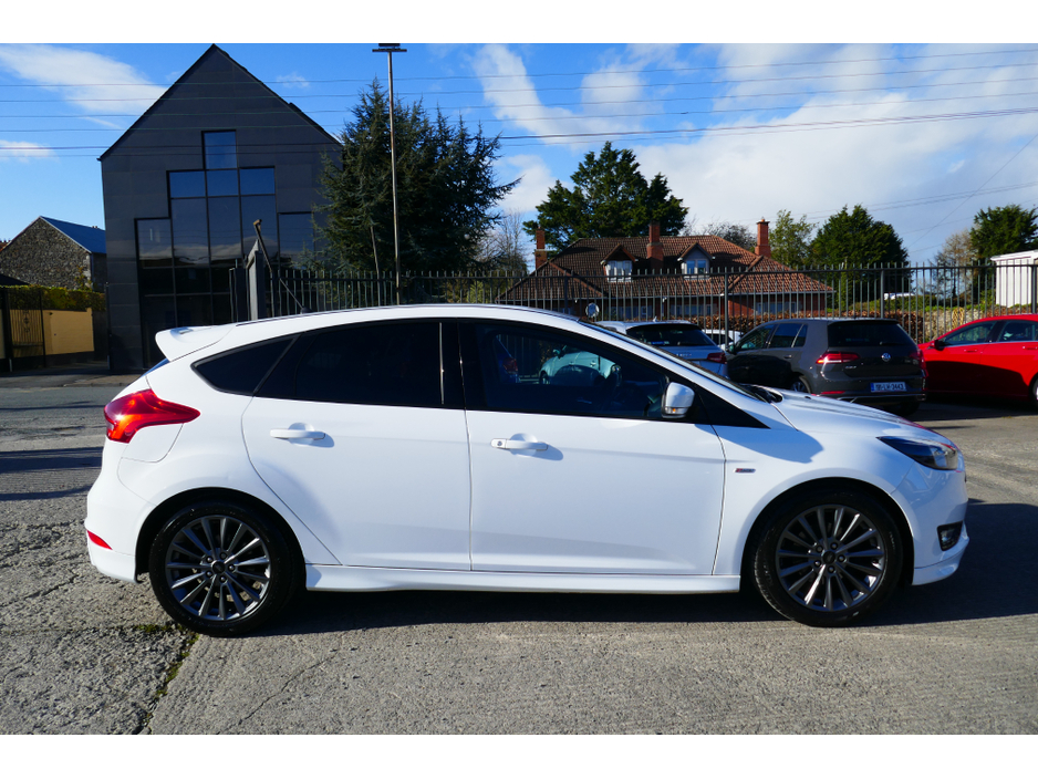 2018 Ford Focus - image 3