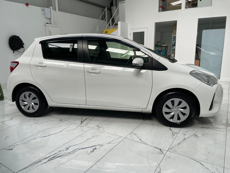 2017 Toyota Yaris - image 2