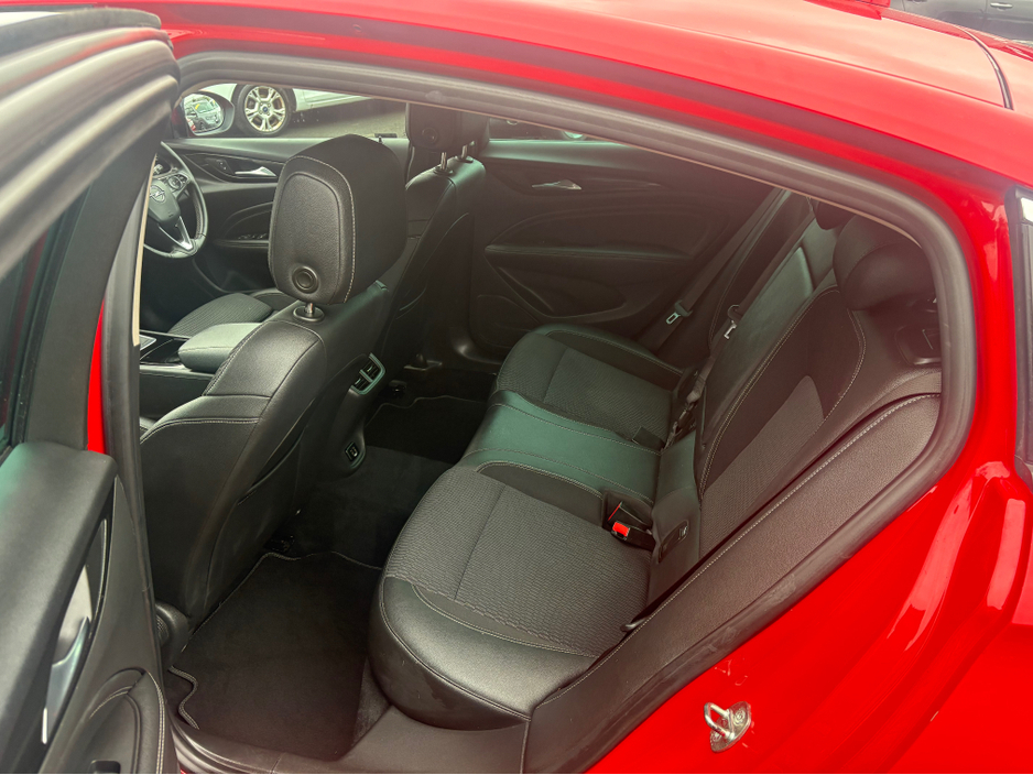 2018 Opel Insignia - image 14