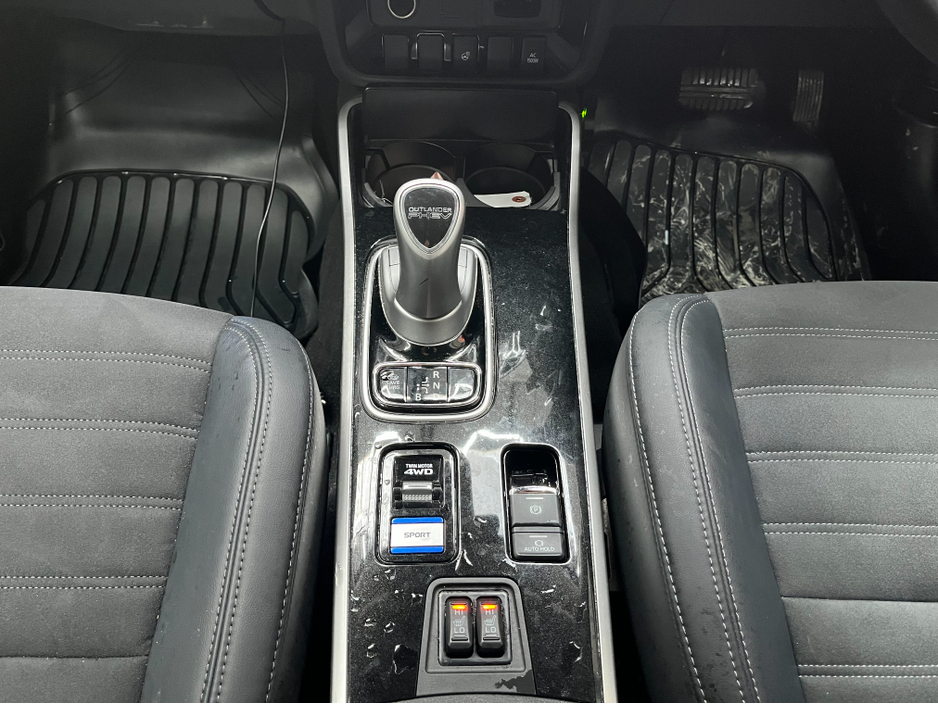 2019 Mitsubishi Outlander - image 24