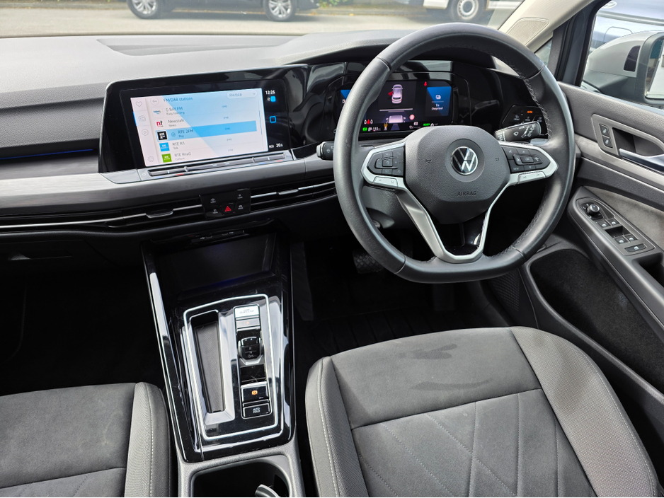 2023 Volkswagen Golf - image 17