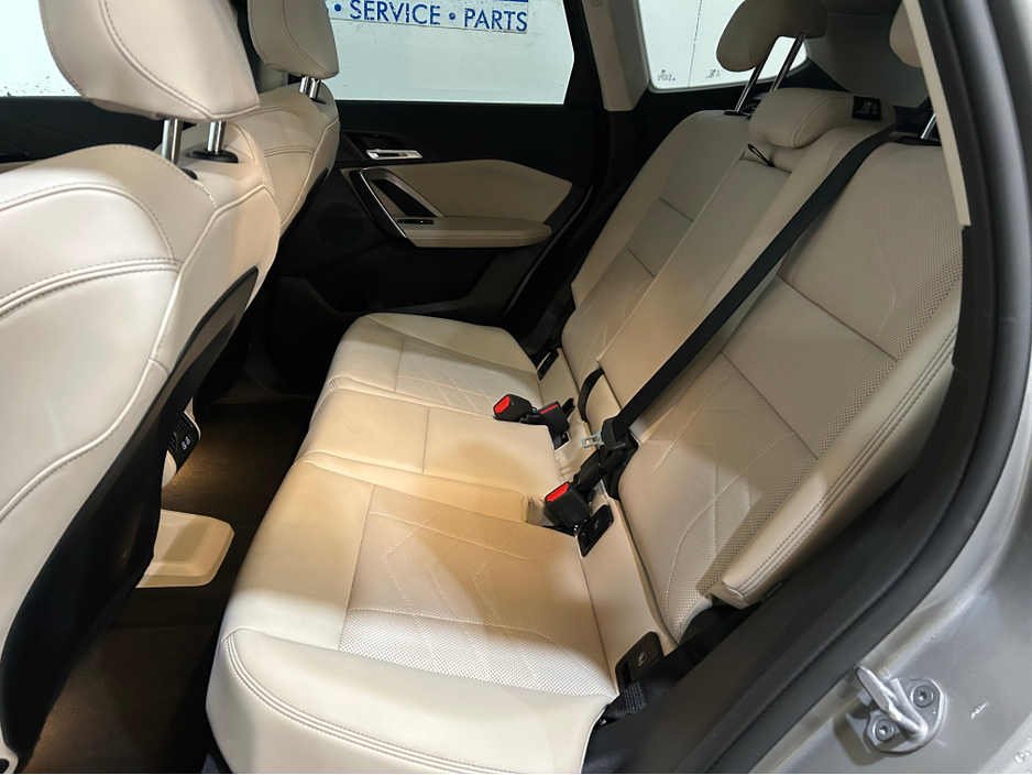 2025 BMW iX1 - image 9