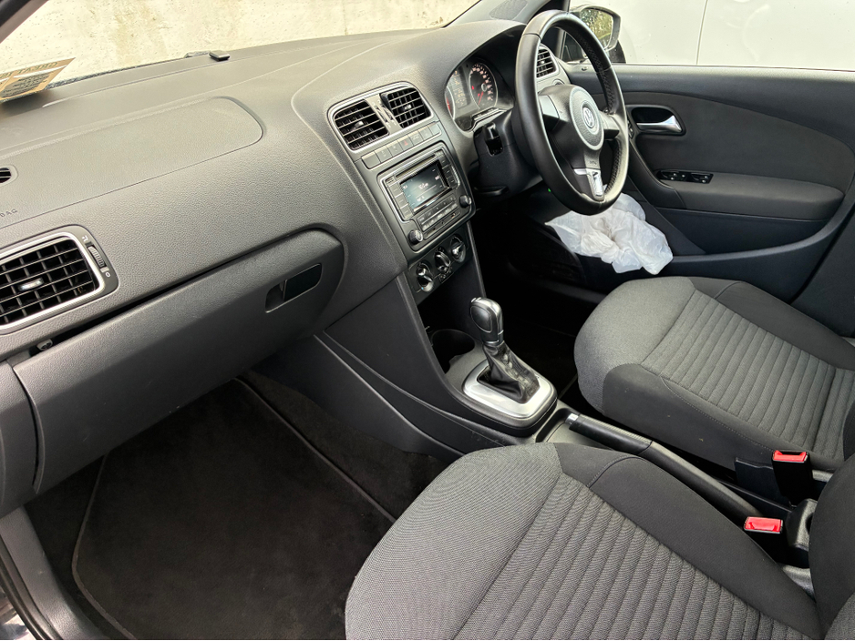 2013 Volkswagen Polo - image 17