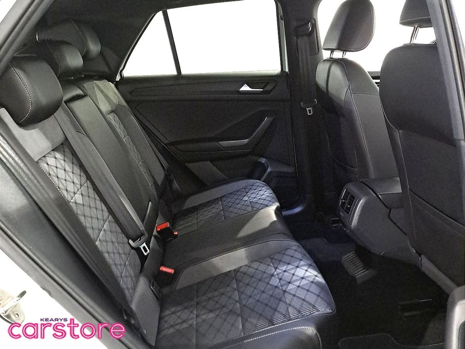 2023 Volkswagen T-Roc - image 13