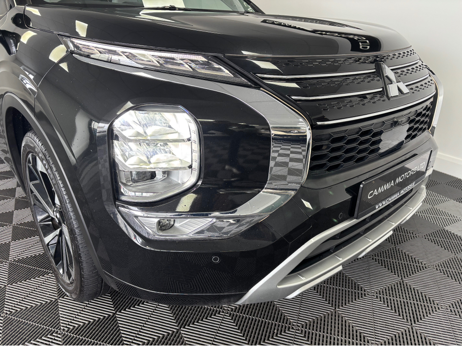 2022 Mitsubishi Outlander - image 6