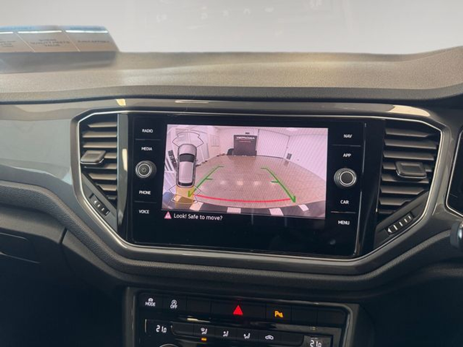 2021 Volkswagen T-Roc - image 14