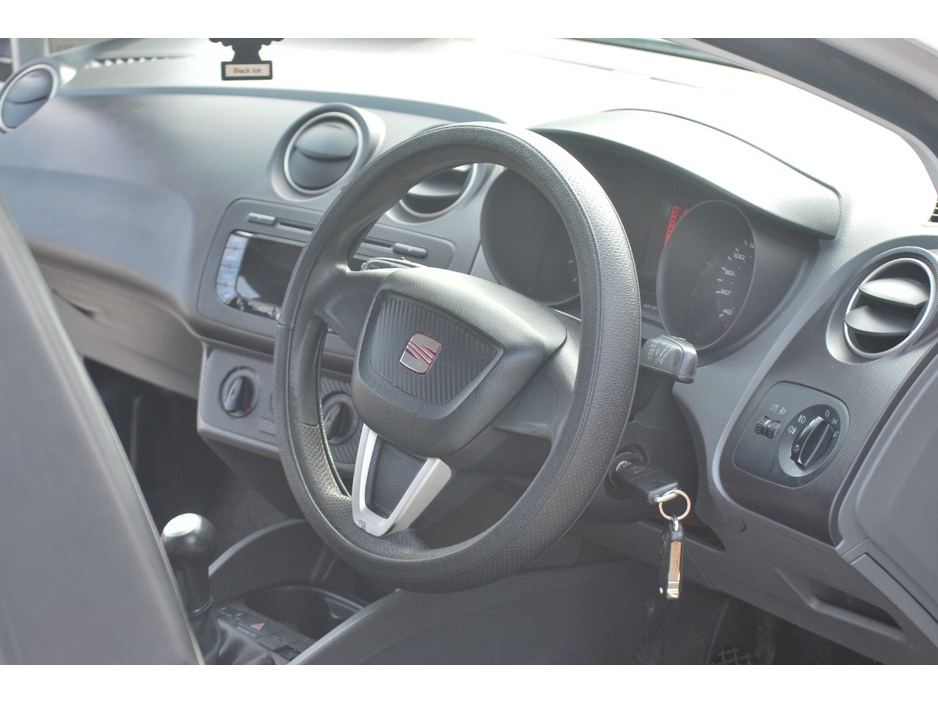 2011 SEAT Ibiza - image 10