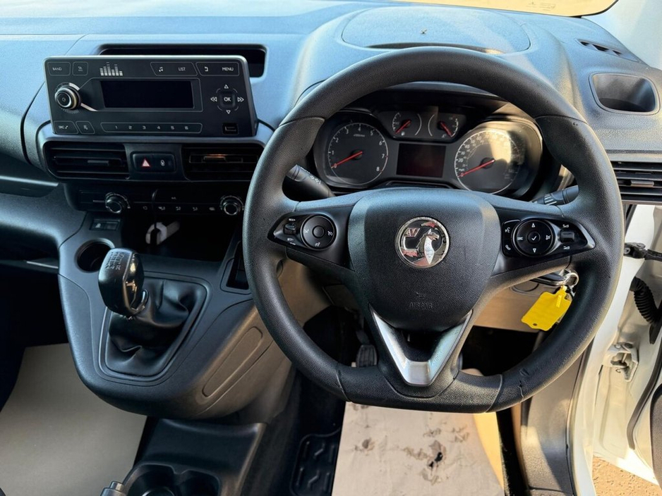 2020 Vauxhall Combo - image 15