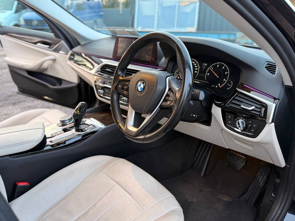2019 BMW 5 Series - image 29