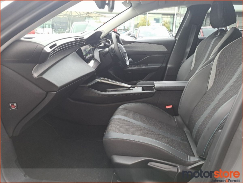 2025 Peugeot 308 1.2 Puretech 130bhp Allure Auto €35,900