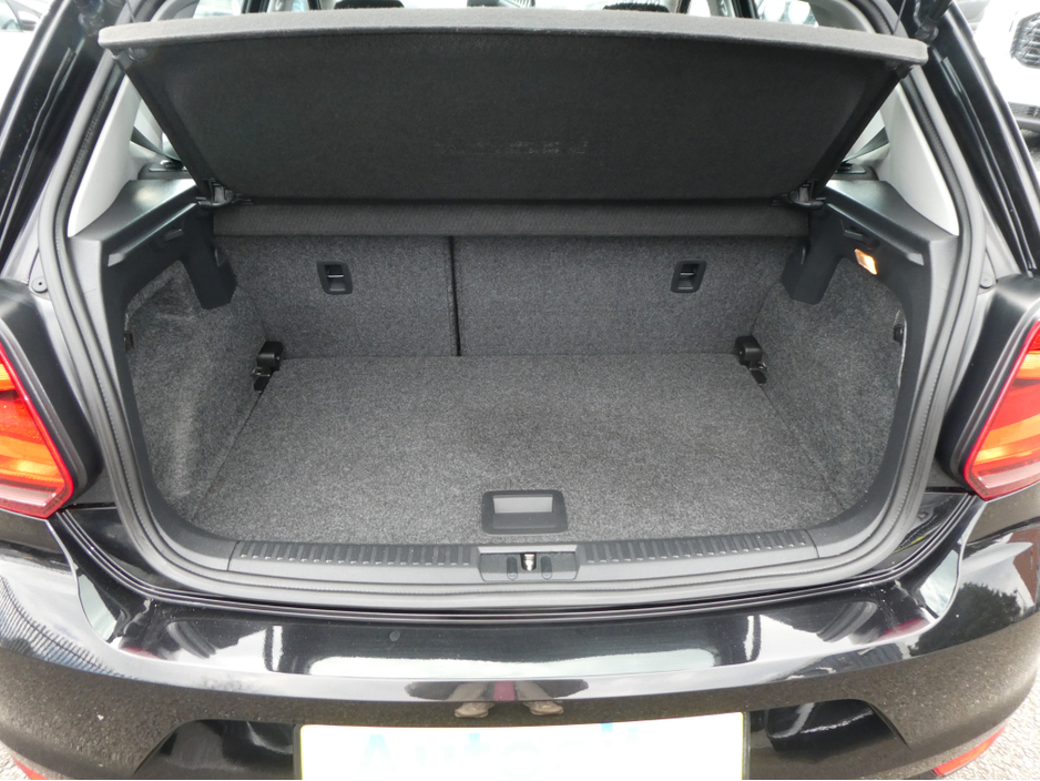 2016 Volkswagen Polo - image 9