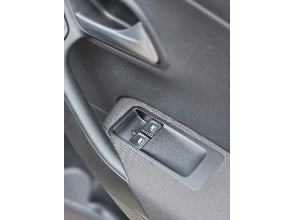 2016 Volkswagen Polo - image 17