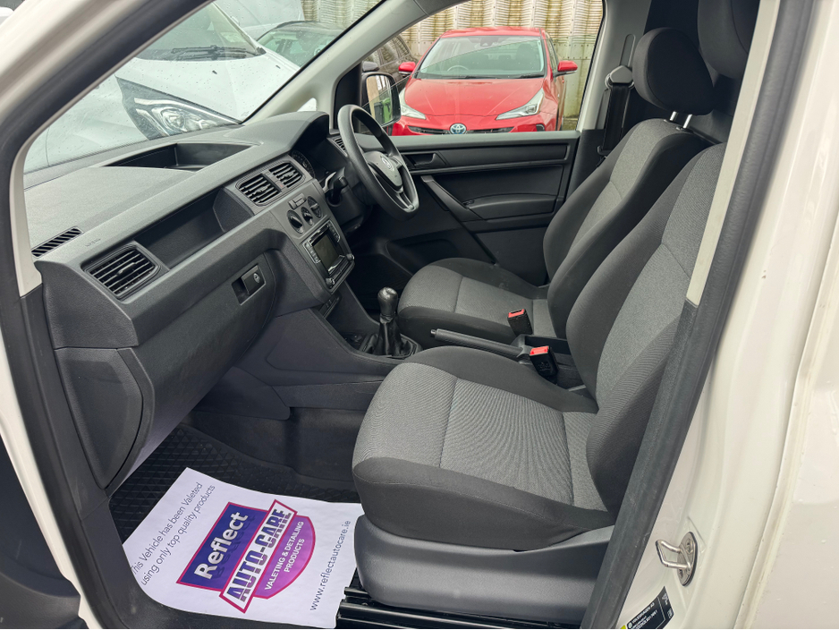 2019 Volkswagen Caddy - image 9