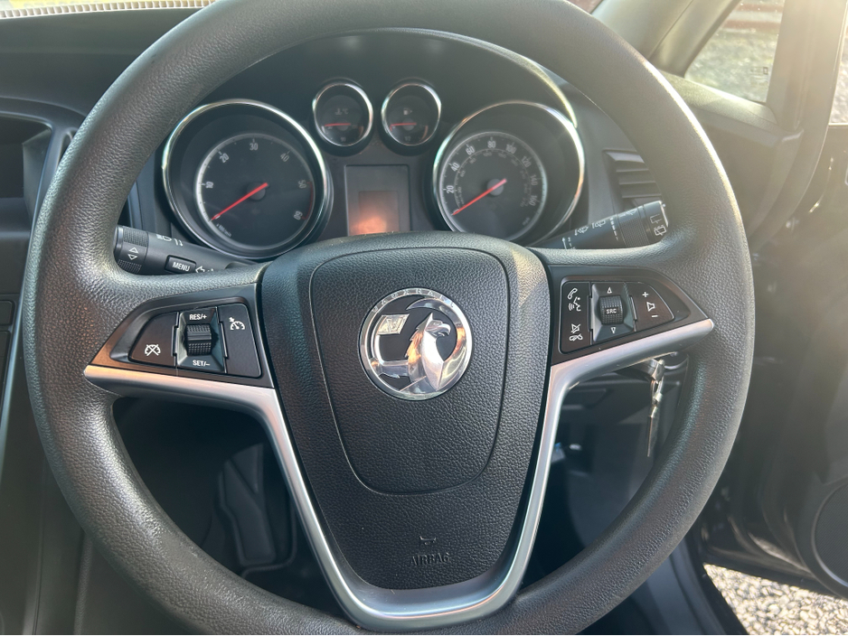 2012 Vauxhall Astra 1.7 CDTI ECOFLEX 5DR €3,895