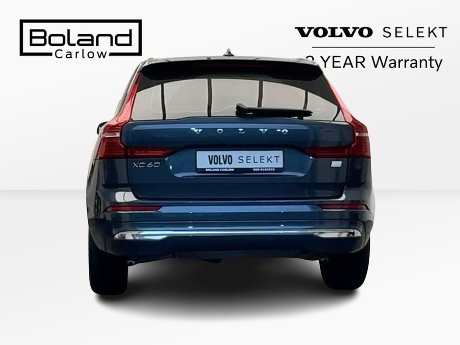 2024 Volvo XC60 - image 12