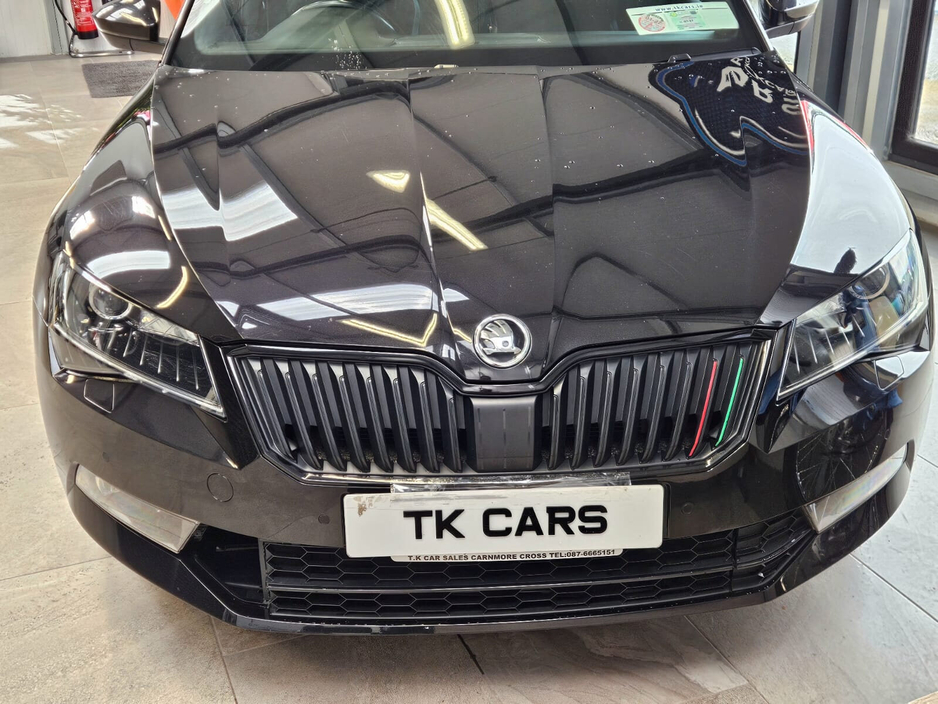 2019 Skoda Superb - image 5