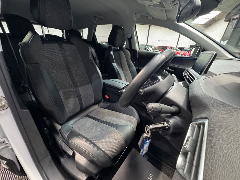 2020 Peugeot 3008 - image 13