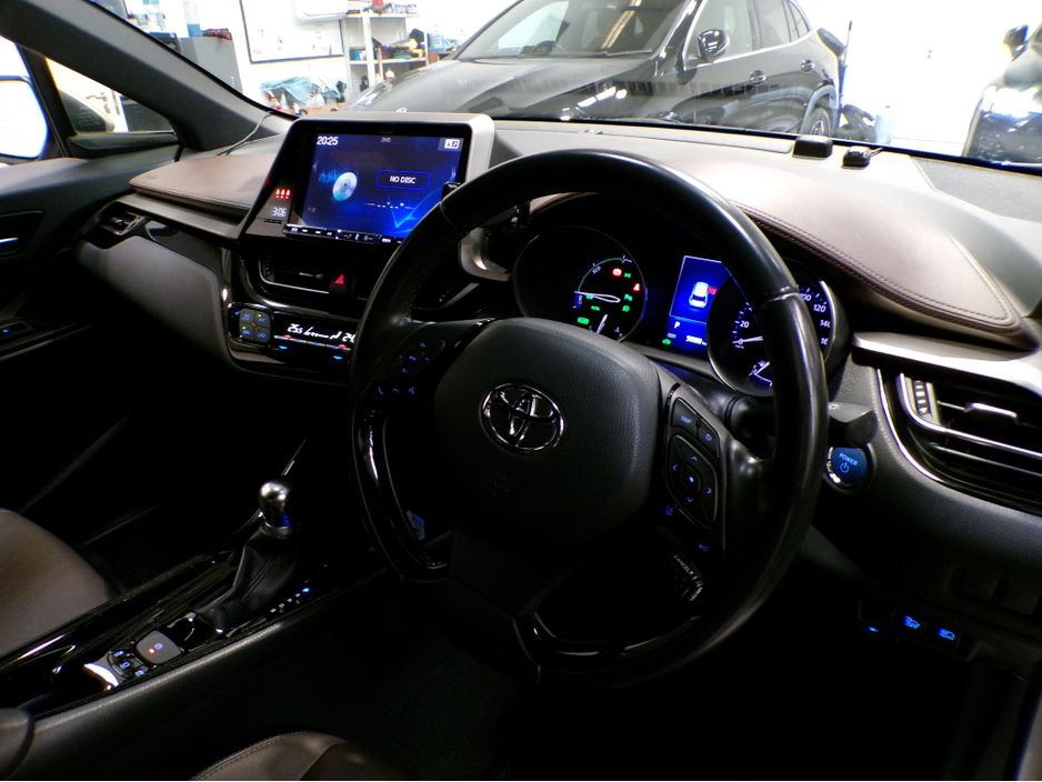 2018 Toyota C-HR 2018*24,000 MILES*HYBRID SPORT TOYOTA C-HR SELF CHARGING 1.8 AUTOMATIC*FANTASTIC CONDITION GREAT ON FUEL, POWER, COMFORT WITH A LOT OF SPACE ALL COMBINED FOR A FANTASTIC DRIVE. CAR COMES WITH FULL SAF €19,900