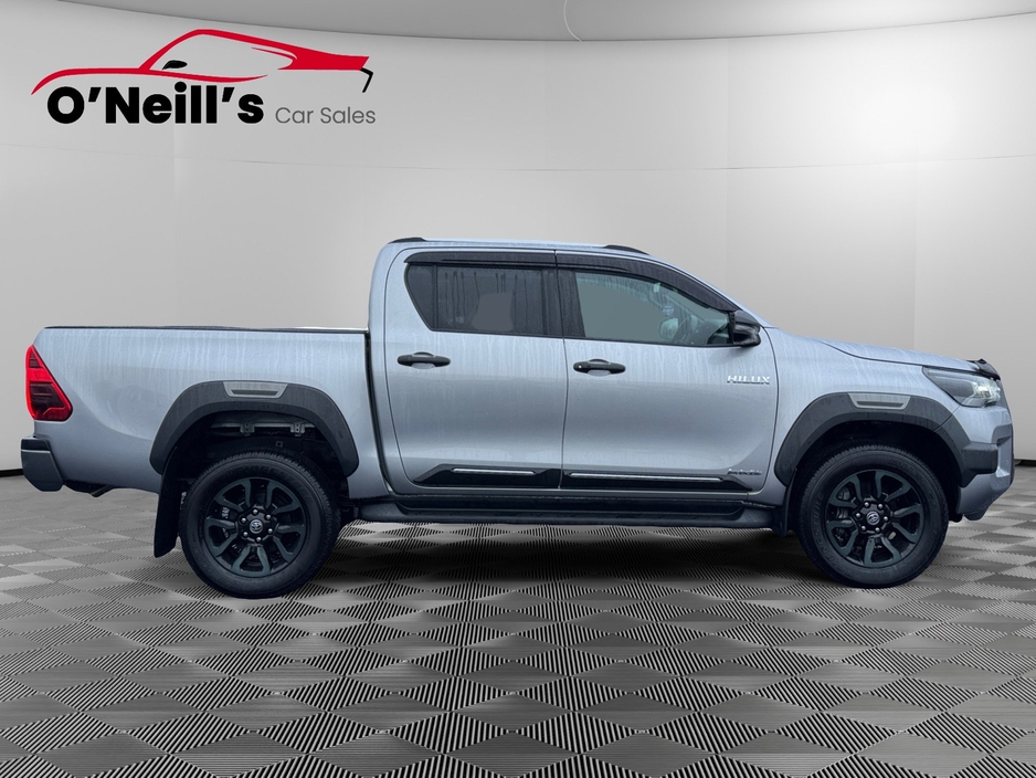 2024 Toyota Hilux *NO VAT* 2.8 INVINCIBLE AUTO #319 €51,999