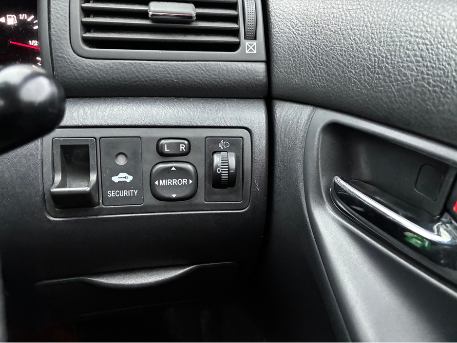 2005 Toyota Corolla - image 13