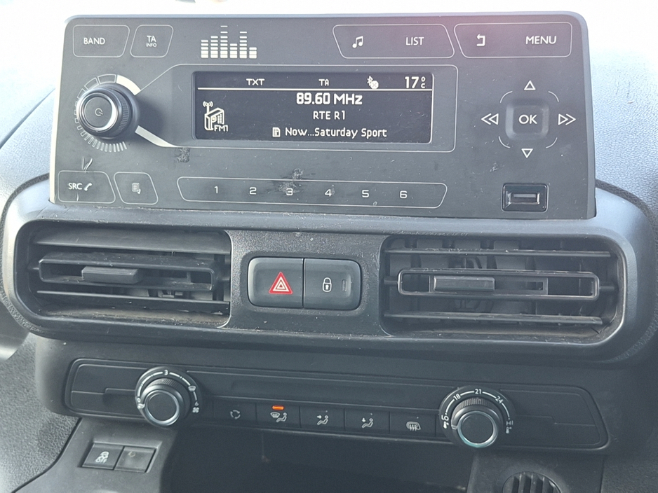 2020 Vauxhall Combo - image 11