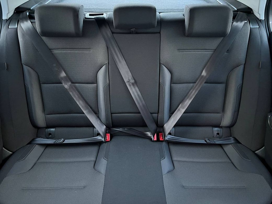 2014 Volkswagen Golf - image 12