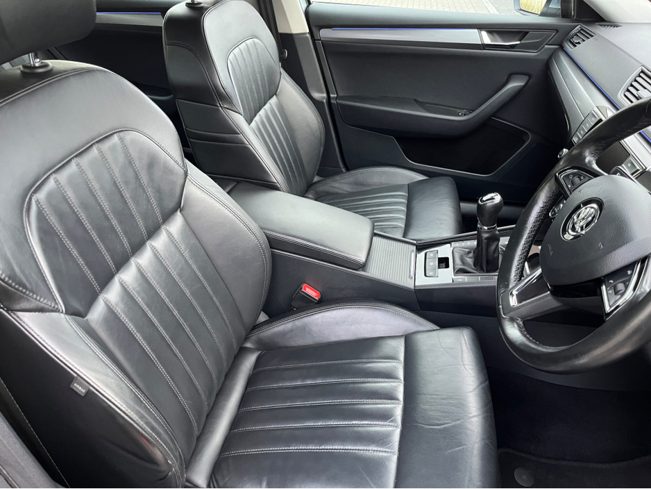 2016 Skoda Superb - image 25