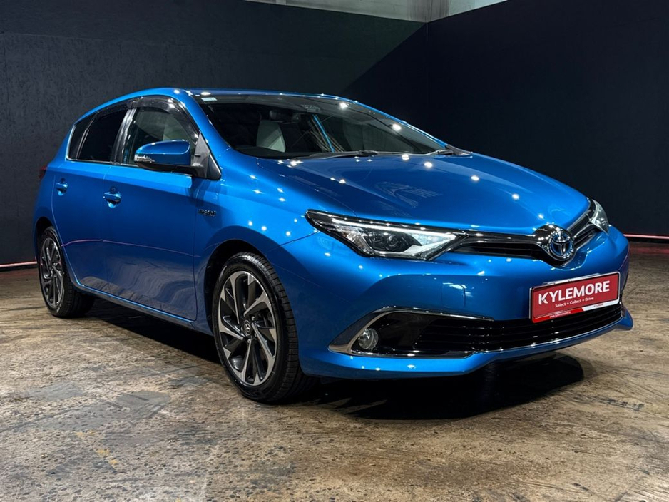 2016 Toyota Auris HYBRID G PACKAGE - BEIGE/BLACK FULL LEATHER INTERIOR - FACTORY ALLOYS - REVERSE CAMERA €13,950