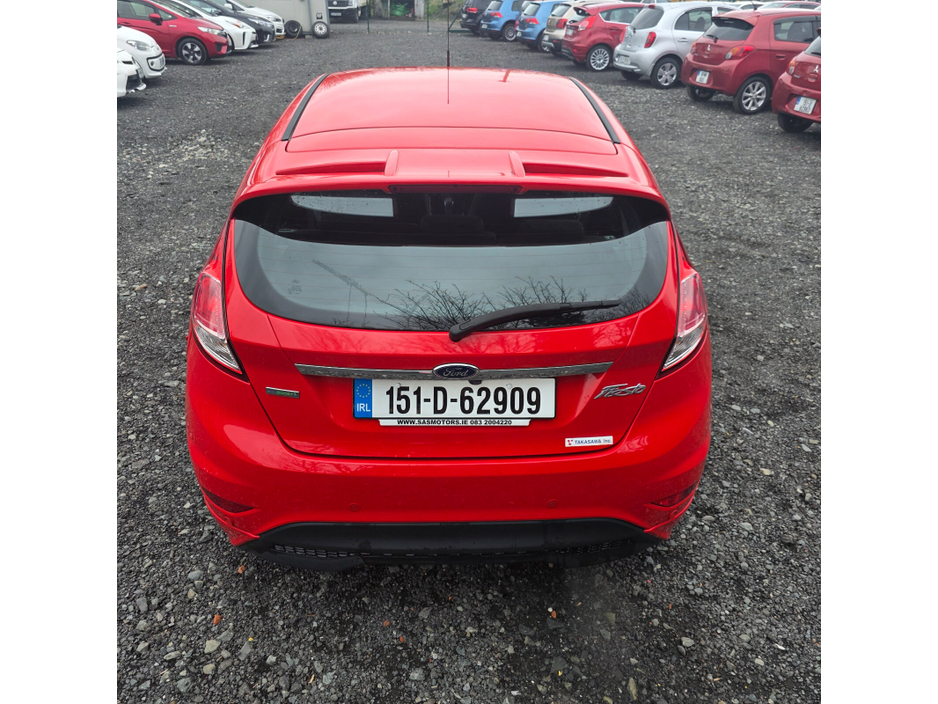 2015 Ford Fiesta - image 9