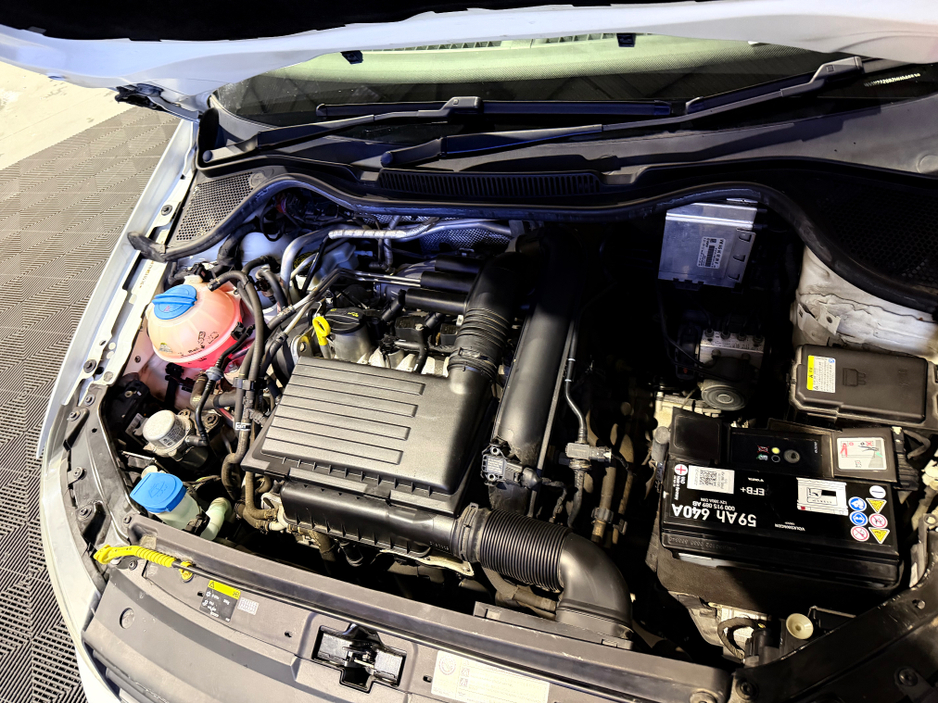 2017 Volkswagen Polo DBA-6RCJZ €13,499