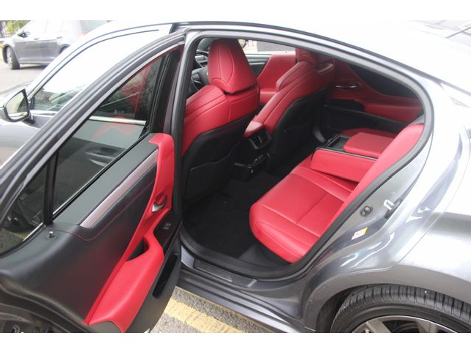 2019 Lexus ES 300 H - image 24