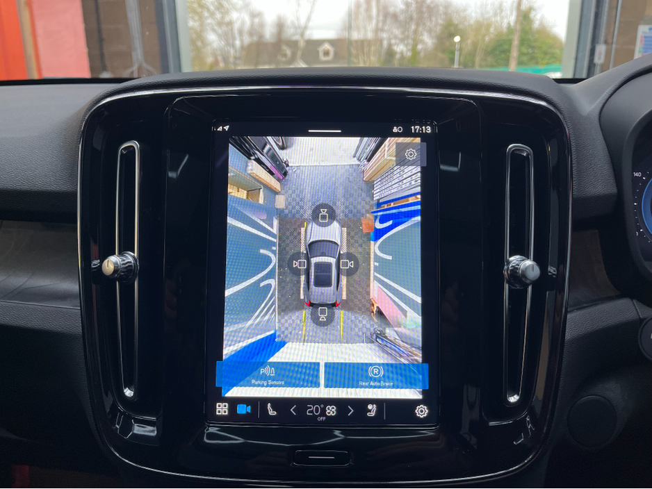 2023 Volvo XC40 - image 24