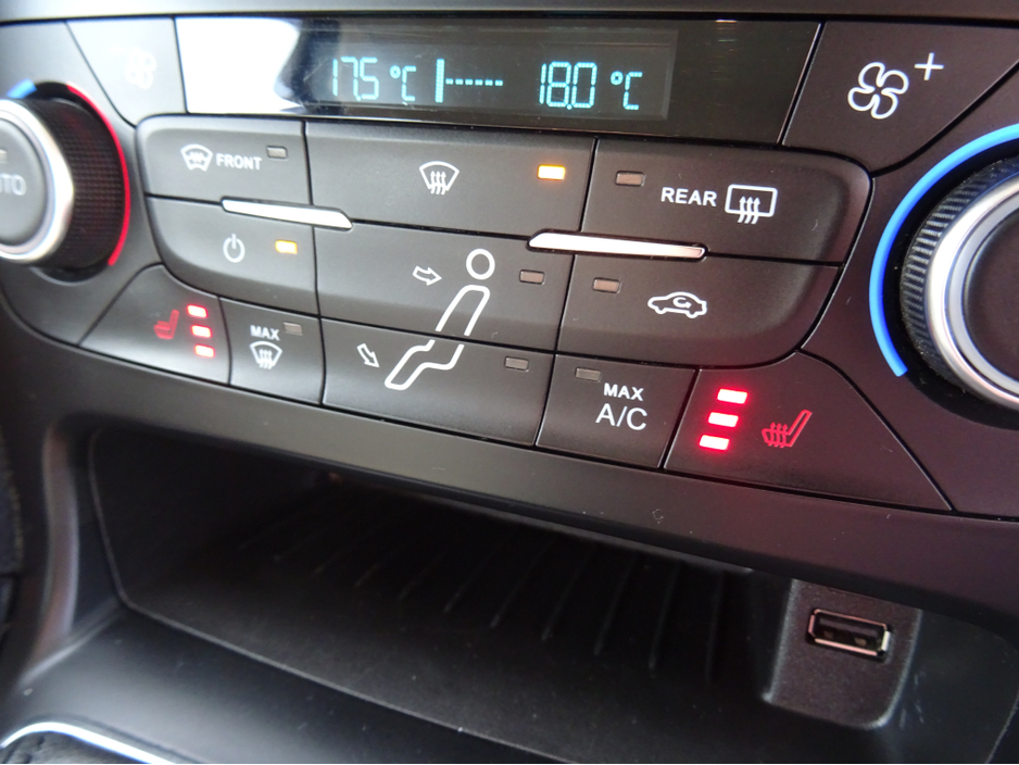 2017 Ford Focus - image 14