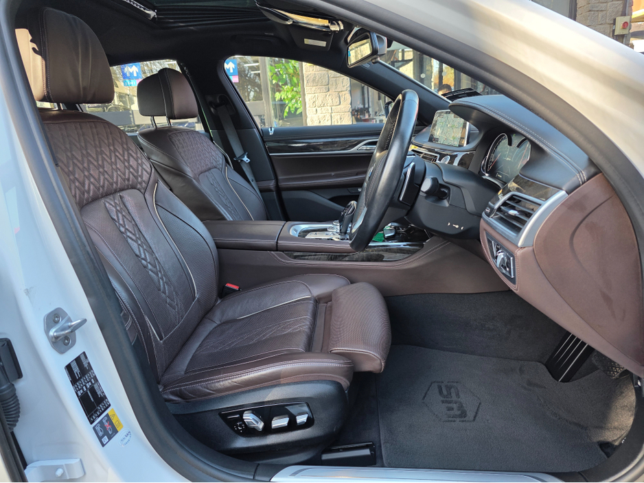 2017 BMW 7 Series - image 20