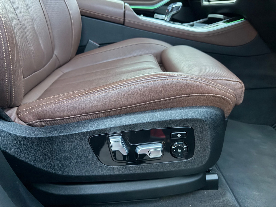 2020 BMW X5 - image 22