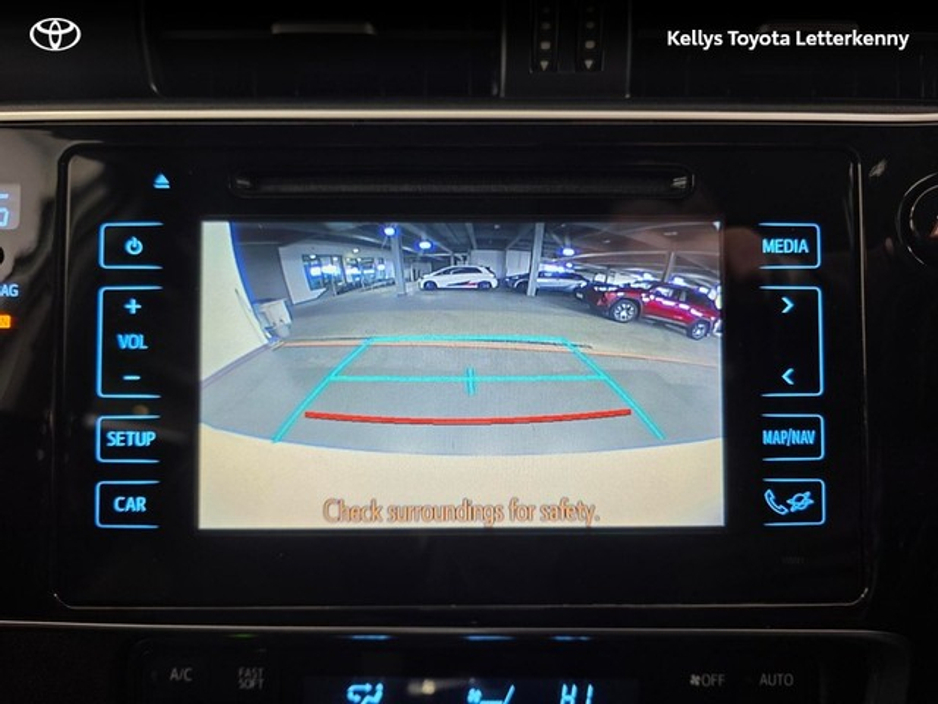 2016 Toyota Auris - image 13