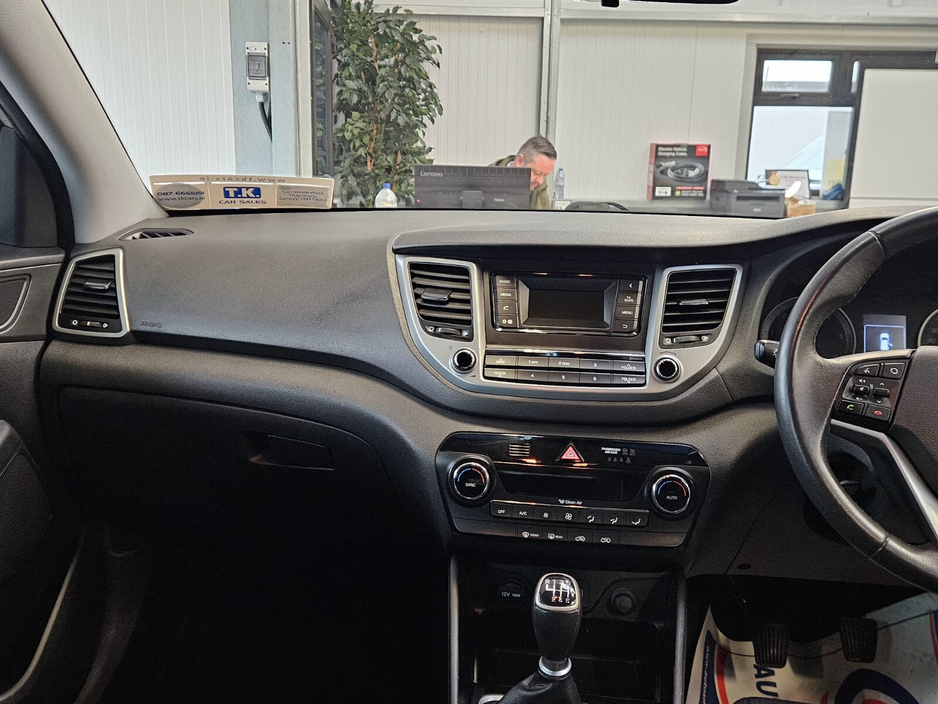 2017 Hyundai Tucson - image 10