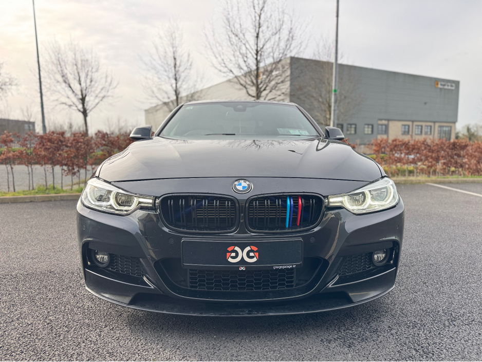 2017 BMW 3 Series - image 8