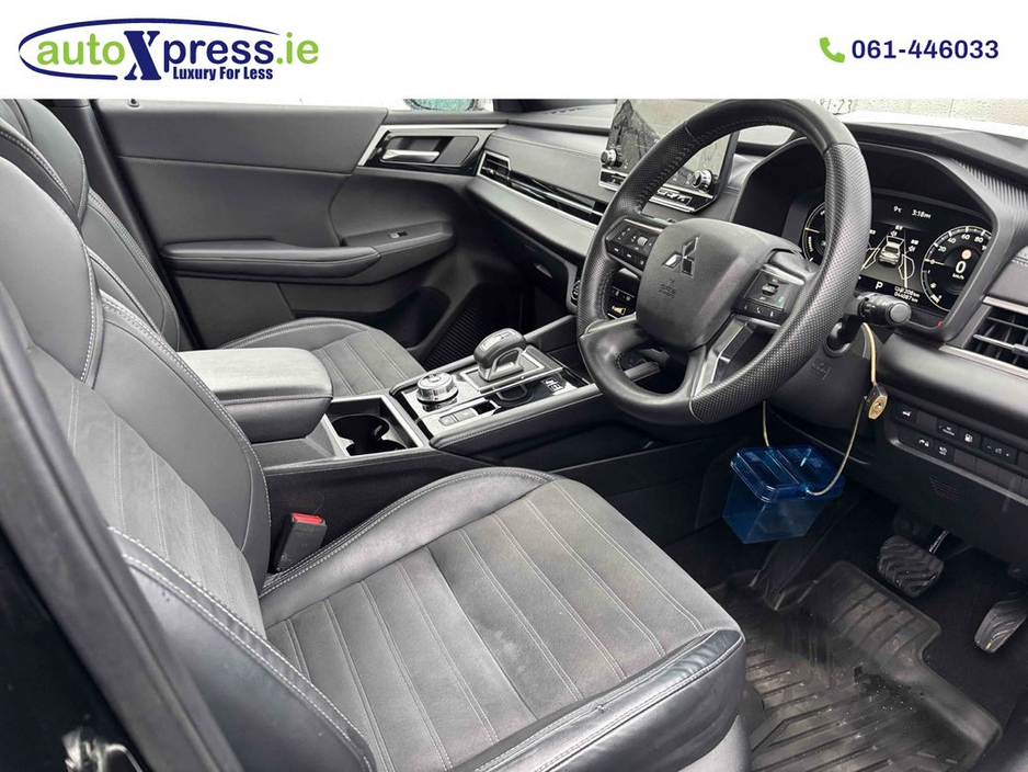 2023 Mitsubishi Outlander PHEV 4WD BLACK EDITION, Low mileage, Reversing camera