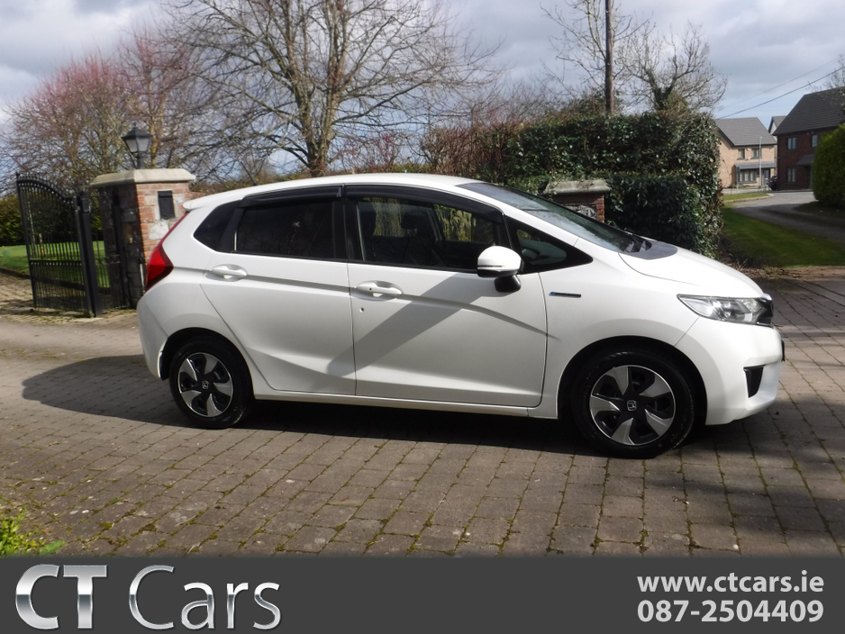 2016 Honda Fit - image 2