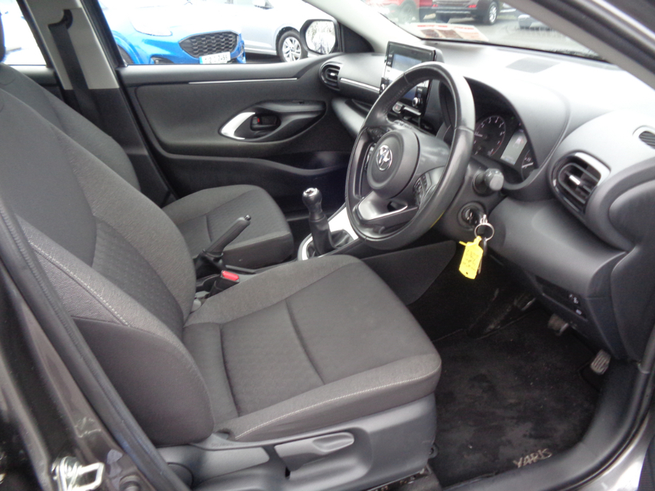 2022 Toyota Yaris - image 6