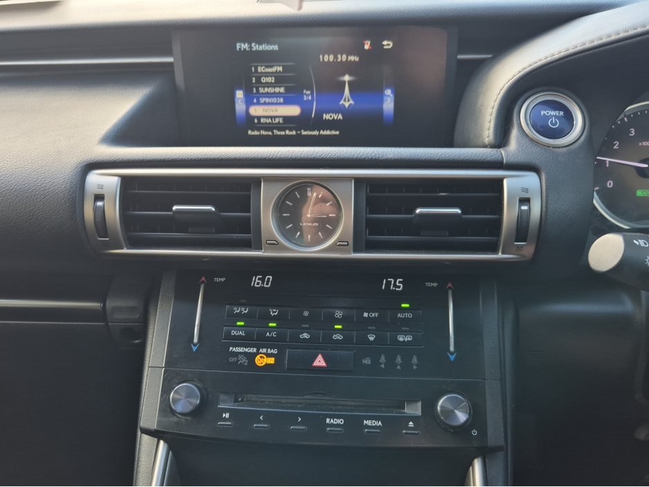 2014 Lexus IS 300 h - image 15